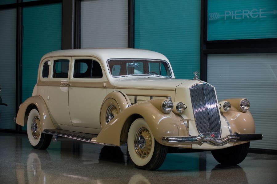  Pierce-Arrow Deluxe 8 Touring Sedan 1936 года  (фото 1 из 2)